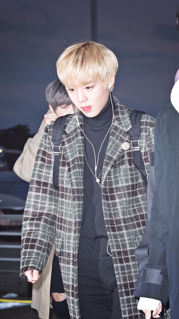 워너원(WannaOne) 박지훈, 인천국제공항 출국 현장