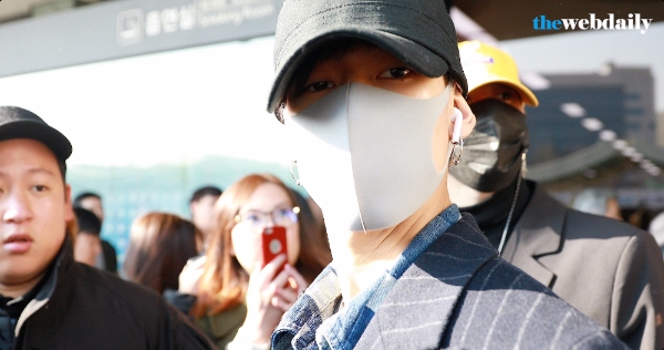 그룹 갓세븐(JB, 마크, 잭슨, 진영, 영재, 뱀뱀, 유겸)이 해외 일정을 마치고 27일 오후 김포국제공항을 통해 입국을 하고 있다.