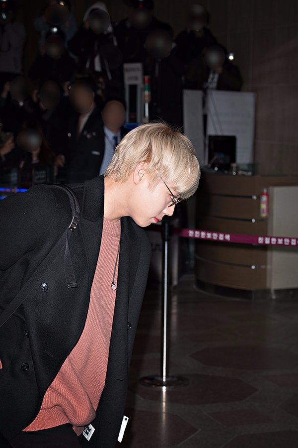 워너원(WannaOne) 박지훈, 김포국제공항 출국 현장