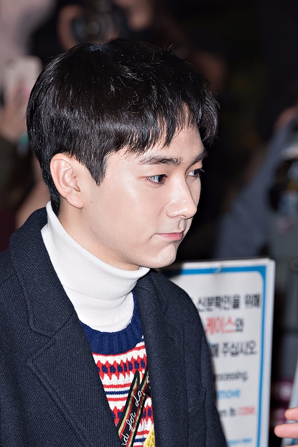 뉴이스트W 아론, 김포국제공항 출국 현장