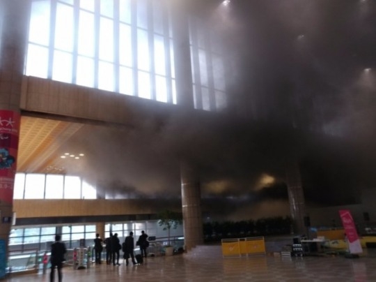 김포공항 화재, 조그마한 불꽃이 만든 검은구름..."방지포깔고 작업해라" 글 이어져