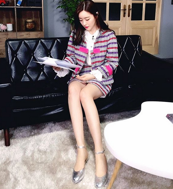 홍수아, '그냥 앉았을 뿐인데...부러질 듯 11자 고속도로 라인'