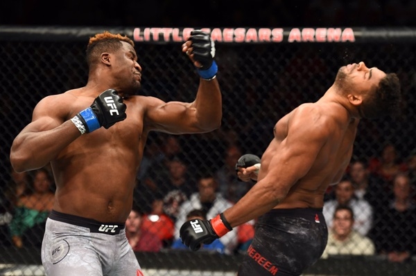 UFC 오브레임, 은가누 그림같은 주먹 하나에 그만...안타까워 어찌할꼬