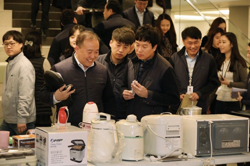 지난 6일 경기도 용인에 위치한 녹십자 본사에서 진행된 ‘온정의 바자회’ 현장 (사진=녹십자)