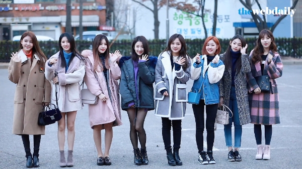구구단-사무엘-닉앤쌔미가 12월 8일 오전 여의도 KBS신관 공개홀에서 열린 뮤직뱅크 910회 아침 리허설에 참석하기 위해 출근을 하고 있다.