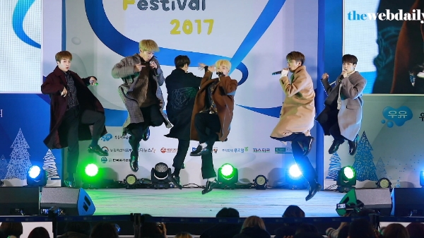 그룹 스누퍼가 8일 저녁 서울 영등포 타임스퀘어 아트리움에서 열린 Love Milk Festival 2017에 참석해 열띤 무대를 펼치고 있다.