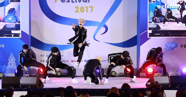 그룹 BLK가 8일 저녁 서울 영등포 타임스퀘어 아트리움에서 열린 Love Milk Festival 2017에 참석해 열띤 무대를 펼치고 있다.