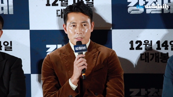 정우성, 곽도원, 김의성, 이경영, 양우석 감독이 11일 오후 CGV 용산아이파크몰에서 열련 언론/배급 시사회에 기자들의 질문에 답하고 있다.