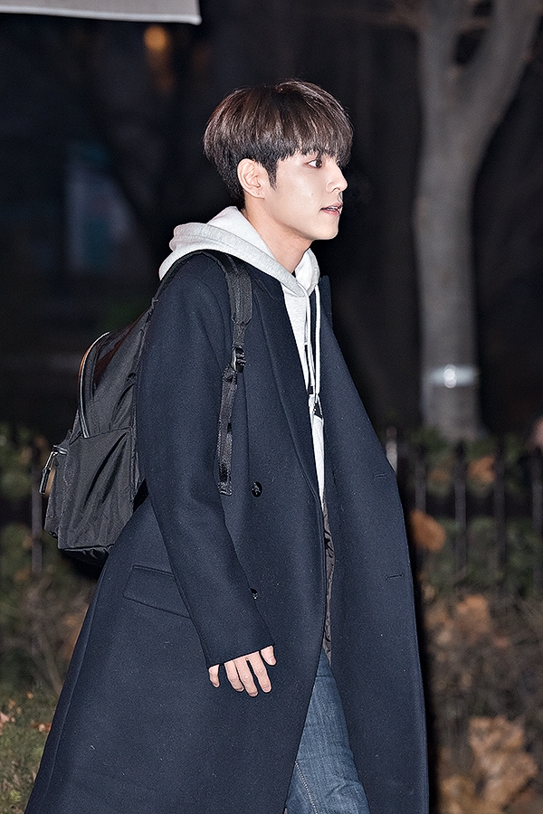 데이식스(DAY6) 원필, 뮤직뱅크 출근길