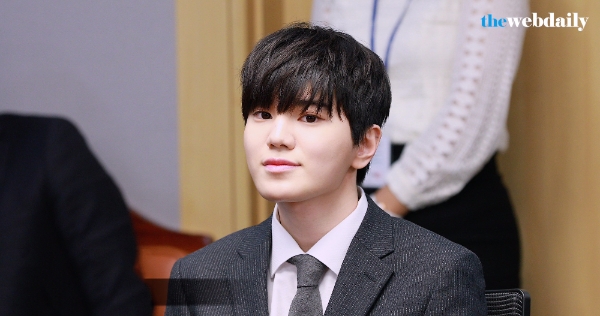 그룹 인피니트의 멤버 이성종이 12일 오후 여의도 국회 의원회관 제 1세미나실에서 열린 ‘대국민 온실가스 감축운동 선포식’에 참석해 홍보대사로 위촉되었다.