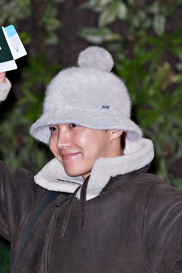 방탄소년단(BTS) 제이홉, 김포국제공항 출국 현장
