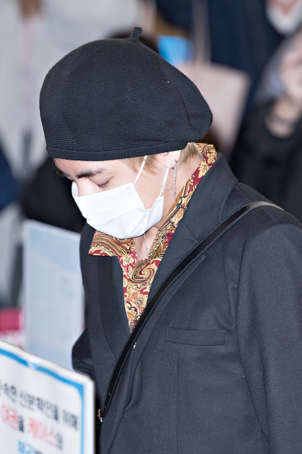 방탄소년단(BTS) 뷔, 김포국제공항 출국 현장