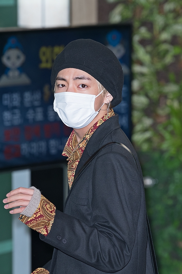 방탄소년단(BTS) 뷔, 김포국제공항 출국 현장