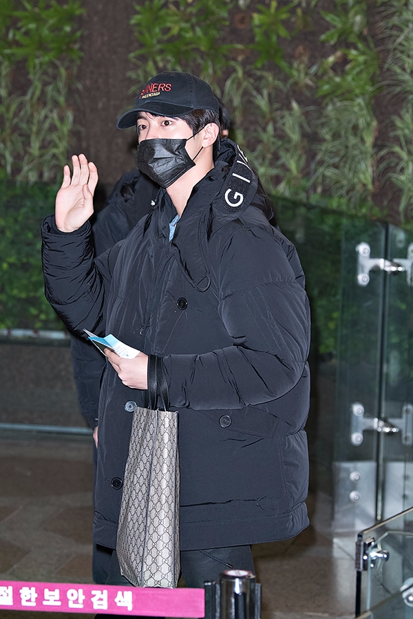 방탄소년단(BTS) 진, 김포국제공항 출국현장