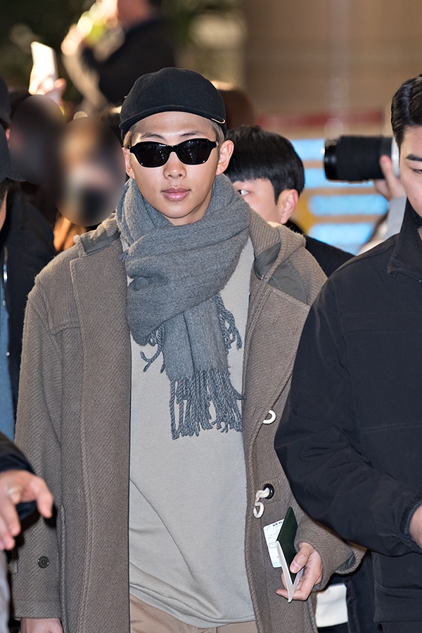 방탄소년단(BTS) RM, 김포국제공항 출국 현장