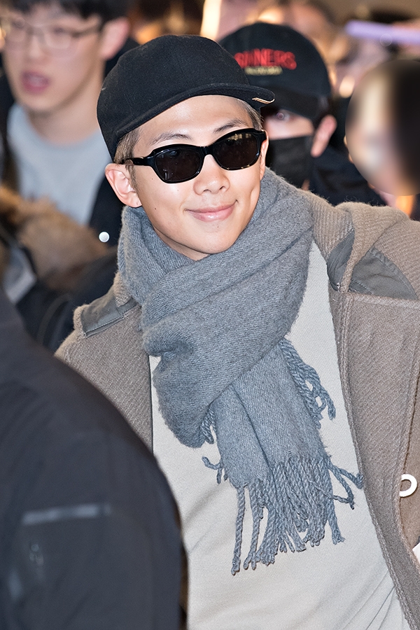 방탄소년단(BTS) RM, 김포국제공항 출국 현장