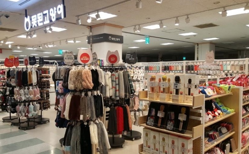 (사진=못된고양이 금정이마트점 매장)