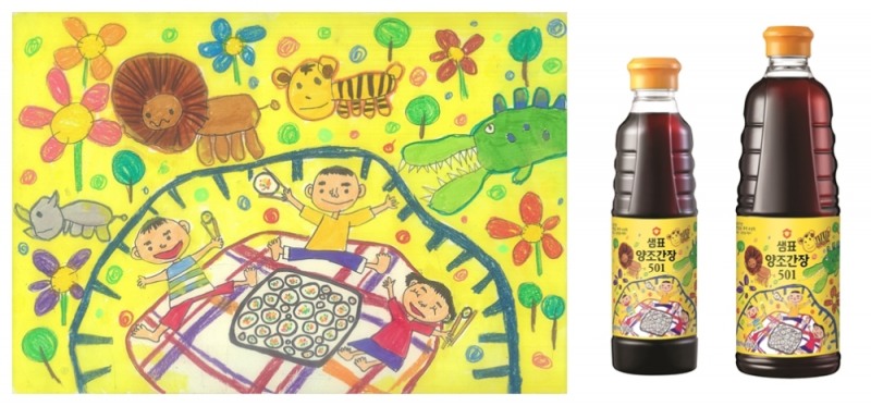 ‘2017 샘표 맛있는 추억을 그리다’ 어린이 그림대회 대상 수상작(좌)과한정 출시된 ‘2017 맛있는 추억 간장’ 500ml, 930ml(우) (사진=샘표)