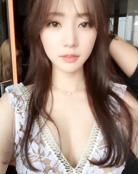 송하윤, 숨길 수 없는 건강미 뽐내..."베이글녀의 위엄"