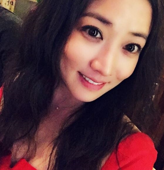 최정원, 붉은 드레스 속 가녀린 쇄골라인...똘망똘망한 눈망울 '그저 감탄만'