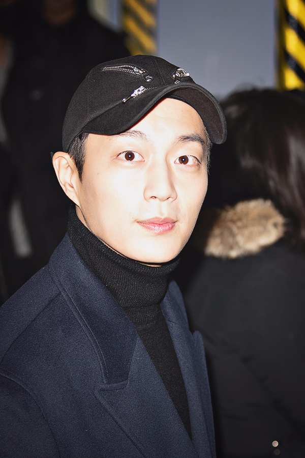 하이라이트 윤두준, 김포국제공항 국내선 제주도행