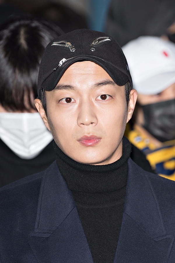 하이라이트 윤두준, 김포국제공항 국내선 제주도행
