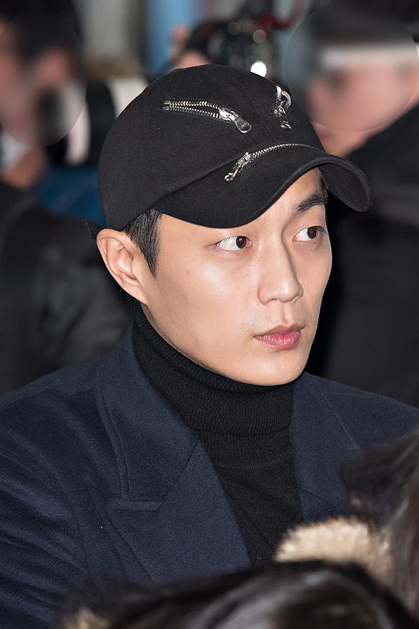 하이라이트 윤두준, 김포국제공항 국내선 제주도행