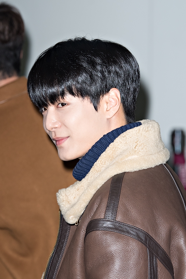 뉴이스트w 제이알(JR), 김포국제공항 국내선 제주도행