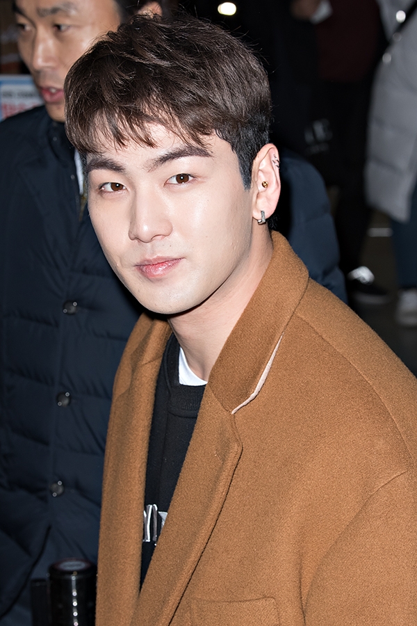 뉴이스트w 백호, 김포국제공항 국내선 제주도행