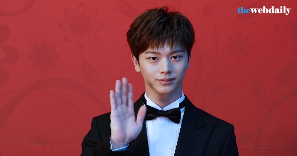 비투비의 멤버 육성재와 킬라그램이 20일 저녁 서울 서초구 반포 한강 세빛섬에서 열린 2017 대한민국 브랜드 대상-모델 대상 시상식에 참석해 자리를 빛냈습니다.