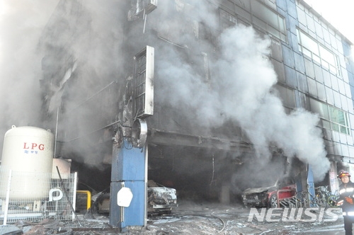 제천 화재, 매캐한 연기로 뒤덮여..."제발 다들 무사하길" 응원글 이어져