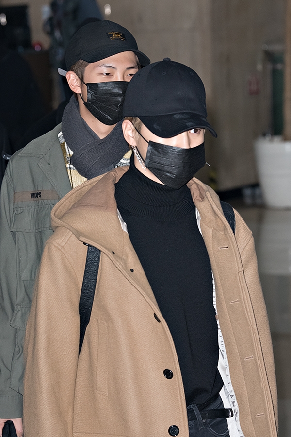 방탄소년단(BTS) RM-지민, 김포국제공항 입국 현장