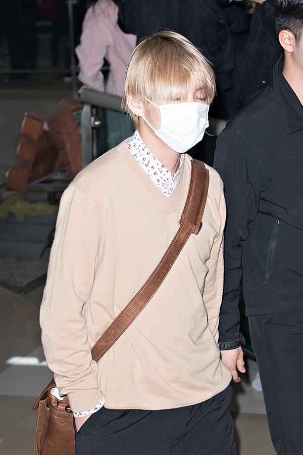 방탄소년단(BTS) 뷔, 김포국제공항 입국 현장