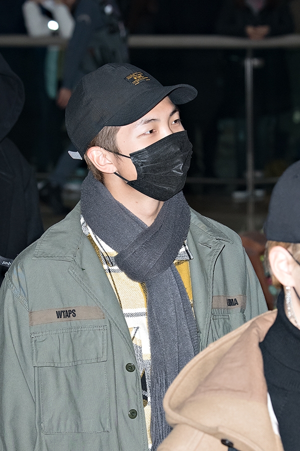 방탄소년단(BTS) RM, 김포국제공항 입국 현장
