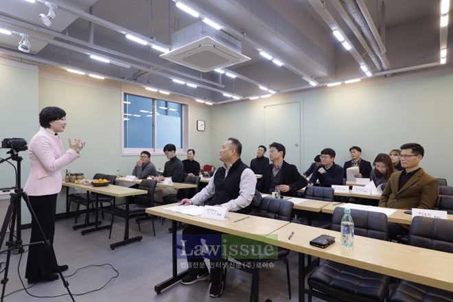 미디어트레이닝을 받고 있는 부산경찰 간부들.(사진=부산지방경찰청)