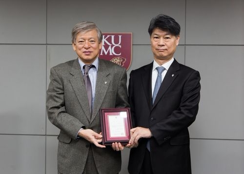 이홍식 의과대학장 임명장 수여식(사진=고려대학교의료원)