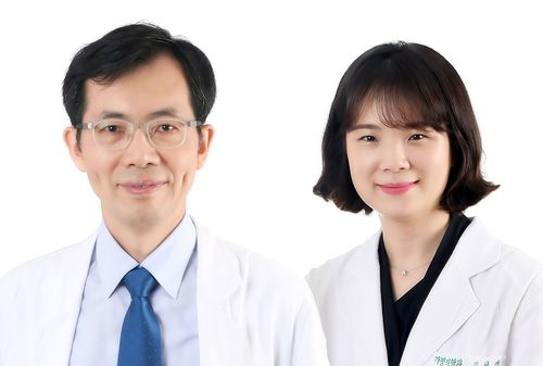 좌에서부터 가정의학과 원장원 교수, 김선영 교수(사진=경희대병원)