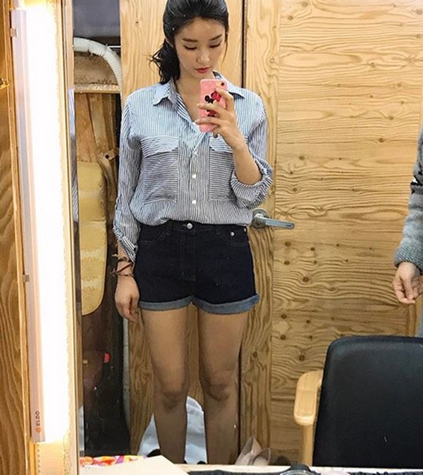 이주빈, '머리 질끈 묶은...부러질 듯 11자 고속도로 다리라인'