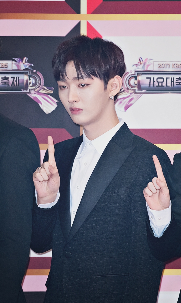 워너원(WannaOne) 윤지성, '2017 KBS 가요대축제' 레드카펫 행사