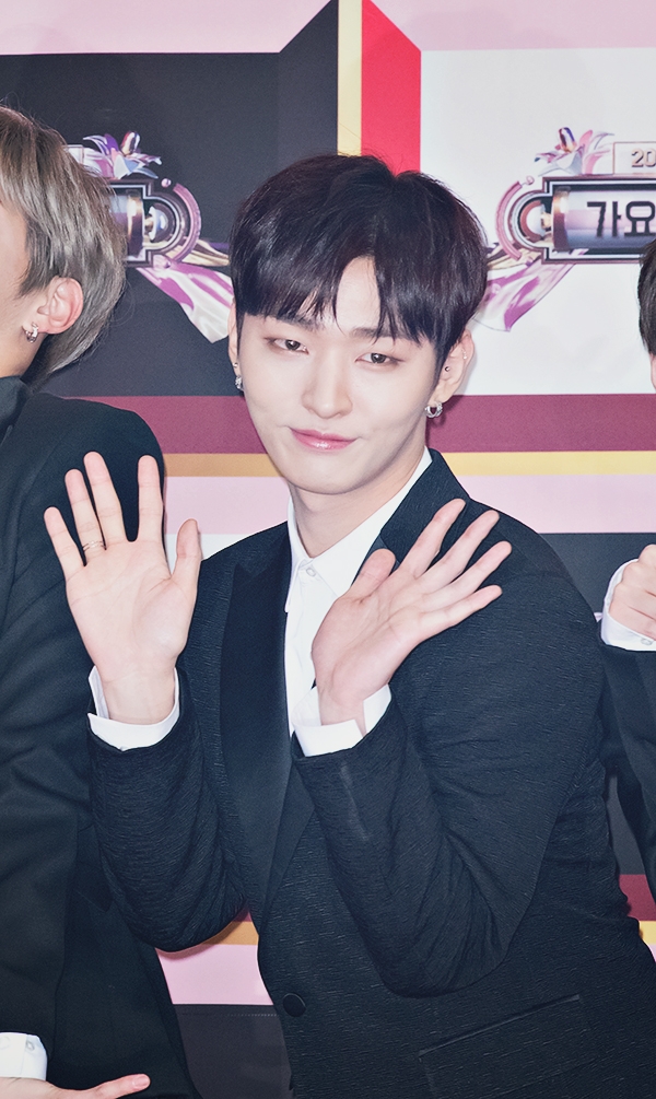 워너원(WannaOne) 윤지성, '2017 KBS 가요대축제' 레드카펫 행사