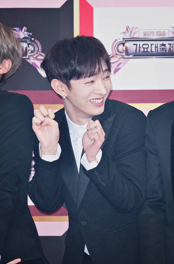워너원(WannaOne) 윤지성, '2017 KBS 가요대축제' 레드카펫 행사