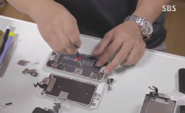 아이폰 배터리 교체 시작, 뒤늦게 사태 진화 나섰지만...여전히 뒷말은 무성
