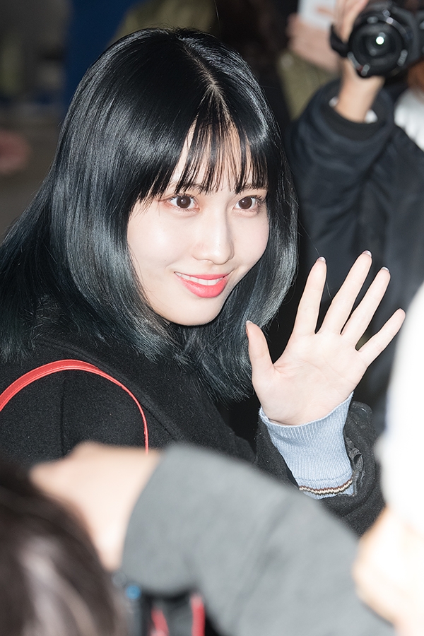 트와이스 모모 , 김포국제공항 입국 현장