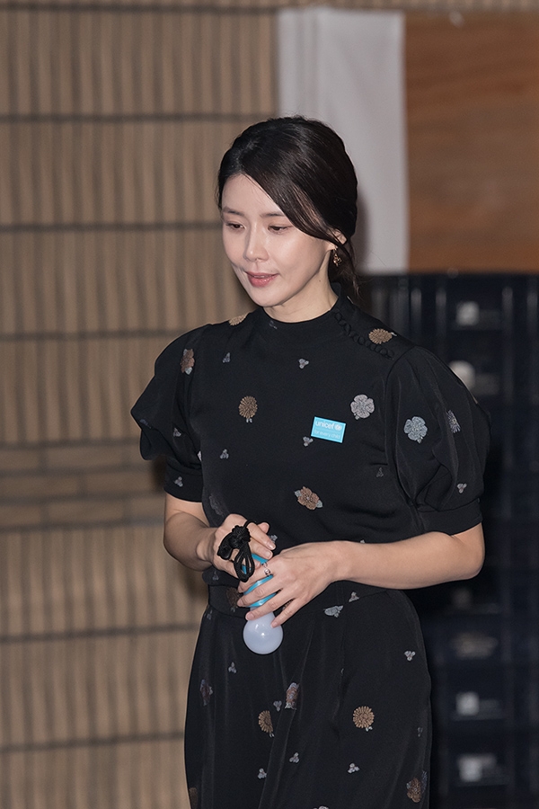 이보영, '제2회 블루라이팅 페스티벌' 블루 카펫 포토 행사