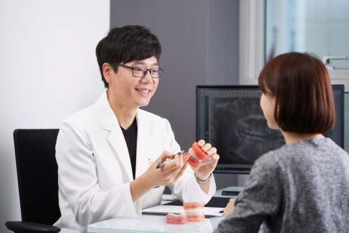 아이디치과병원 교정종합검진센터장 이양구 원장