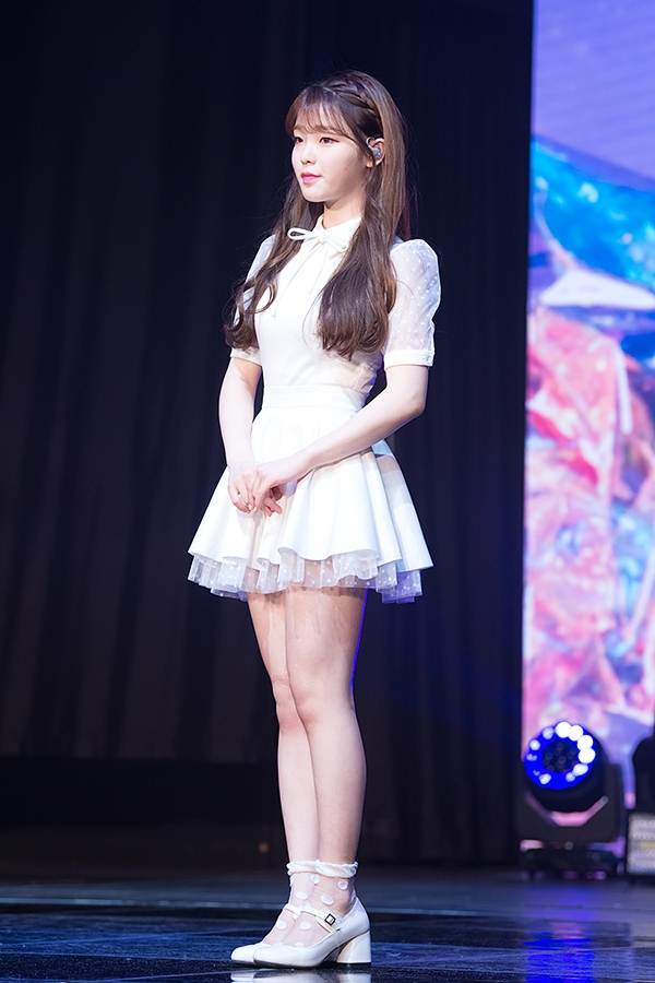 오마이걸 승희, 다섯번째 미니앨범 '비밀정원' 발매기념 쇼케이스
