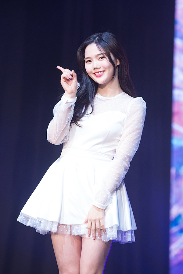 오마이걸 효정, 다섯번째 미니앨범 '비밀정원' 발매기념 쇼케이스