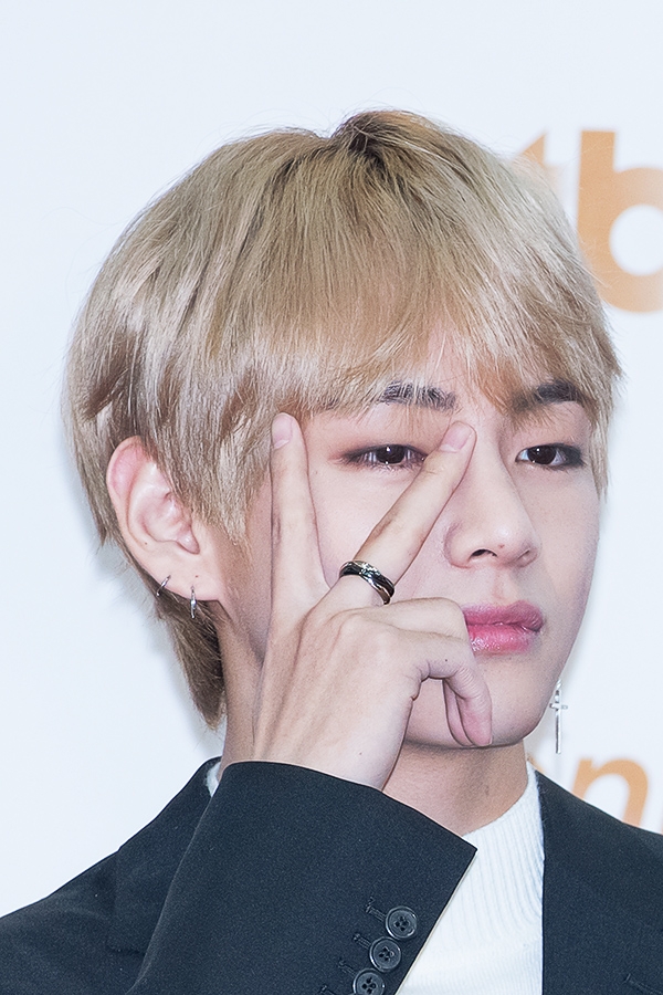 방탄소년단(BTS) 뷔, ‘제32회 골든디스크’ 음원 부문 시상식 레드카펫 행사