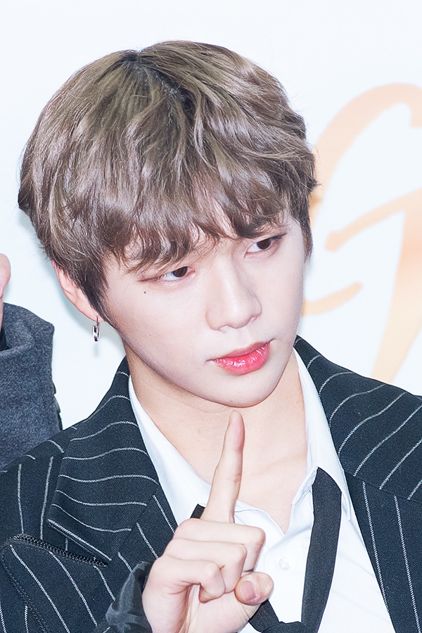 워너원(Wannane) 강다니엘, ‘제32회 골든디스크’ 음원 부문 시상식 레드카펫 행사