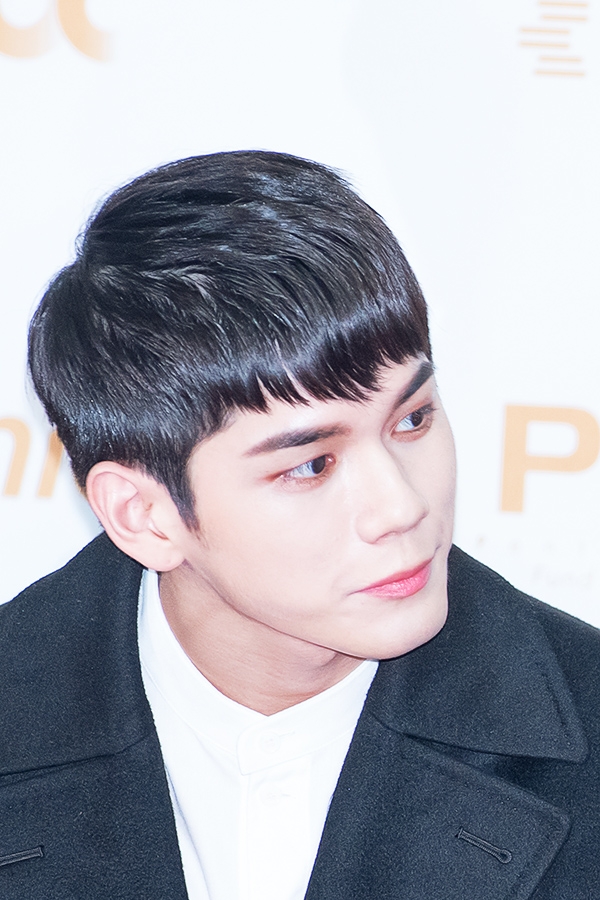 워너원(Wannane) 옹성우, ‘제32회 골든디스크’ 음원 부문 시상식 레드카펫 행사